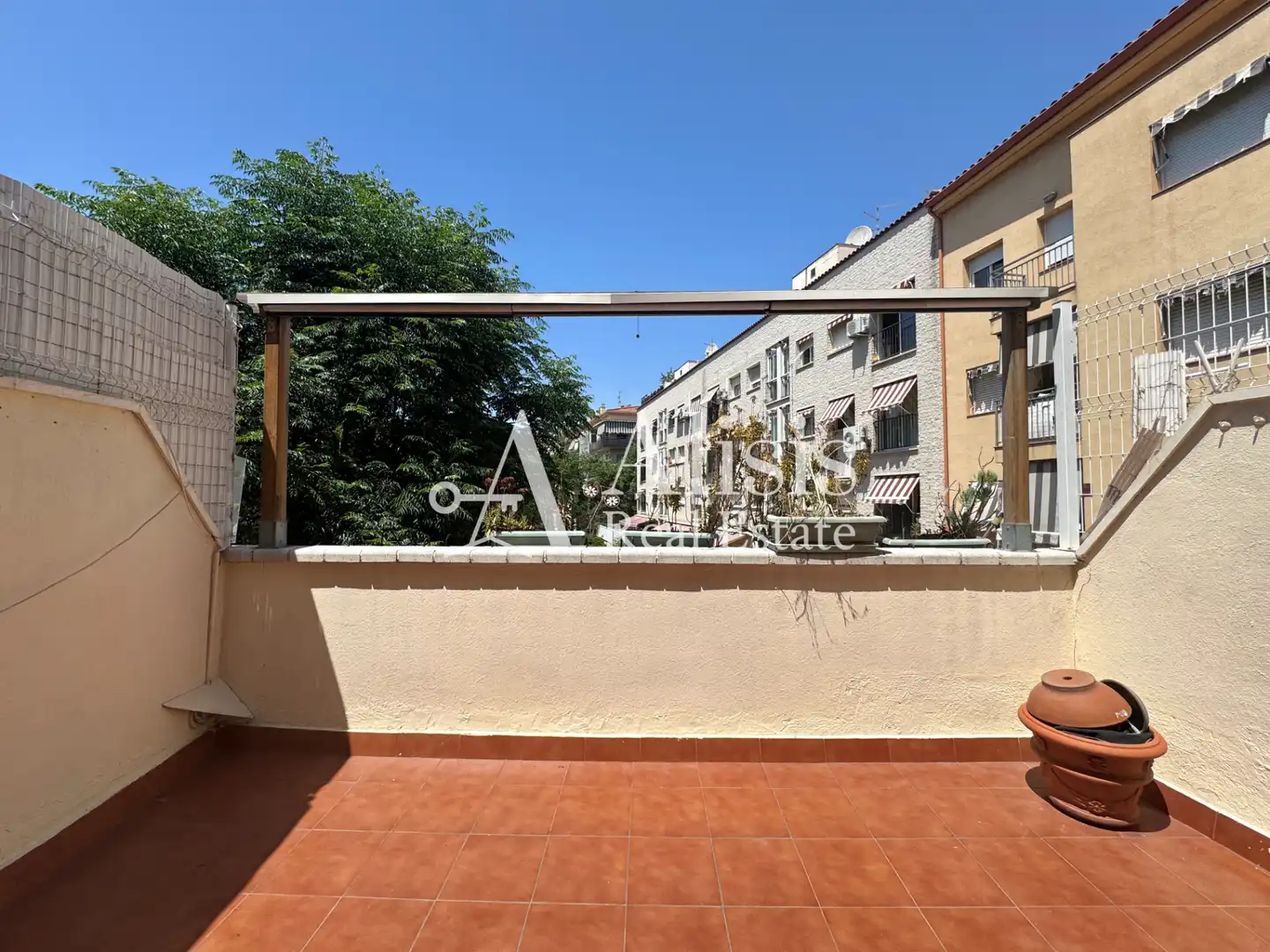 Terrasse von Einfamilien-Reihenhaus zum Verkauf in Pallejà mit Klimaanlage, Heizung und Terrasse
