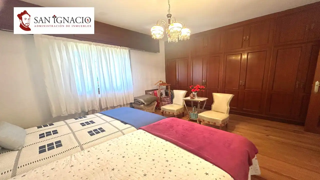Habitación de Casa o chalet en venta en Villarcayo de Merindad de Castilla la Vieja con Calefacción, Jardín privado y Piscina
