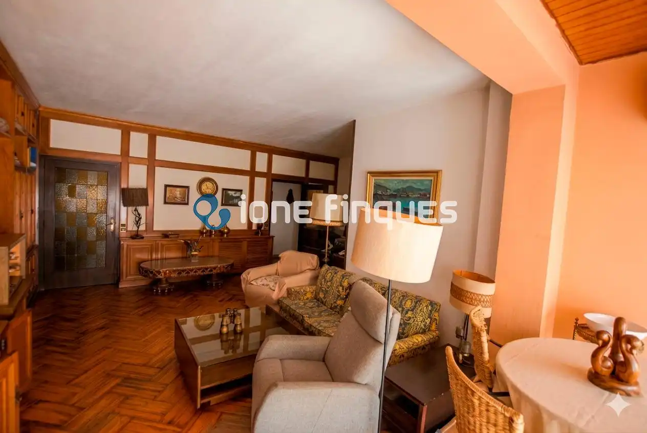 Wohnzimmer von Wohnung zum Verkauf in Barcelona mit Heizung, Privatgarten und Abstellraum