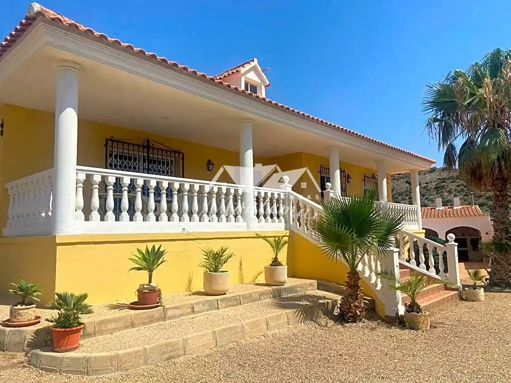 Houses for sale in Barrio de Jaravía, Pulpí pueblo