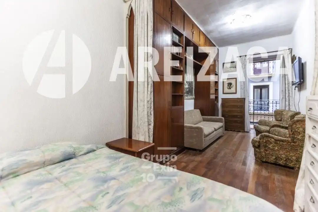 Habitación de Piso en venta en Donostia - San Sebastián  con Calefacción y Balcón