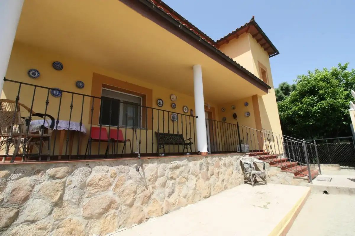 Vista exterior de Casa o chalet en venta en Mombeltrán con Calefacción, Jardín privado y Terraza