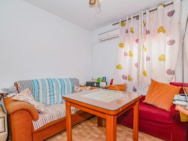 Piso con balcón en venta en Calle Pintor López Mezquita