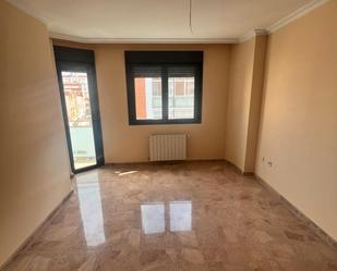 Dormitori de Apartament en venda en  Albacete Capital amb Calefacció, Parquet i Traster