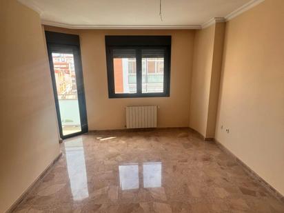 Dormitori de Apartament en venda en  Albacete Capital amb Balcó