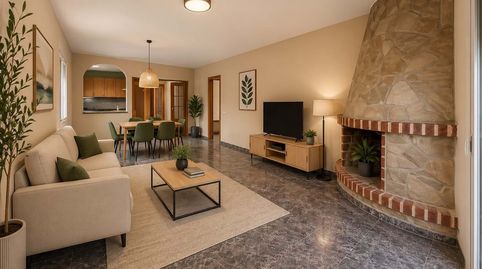 Descubre este chalet en Vidreres, Girona, con 4 dormitorios, 2 baños y una amplia parcela de 1092 m. Disfruta de piscina, jardín y, imatge 2