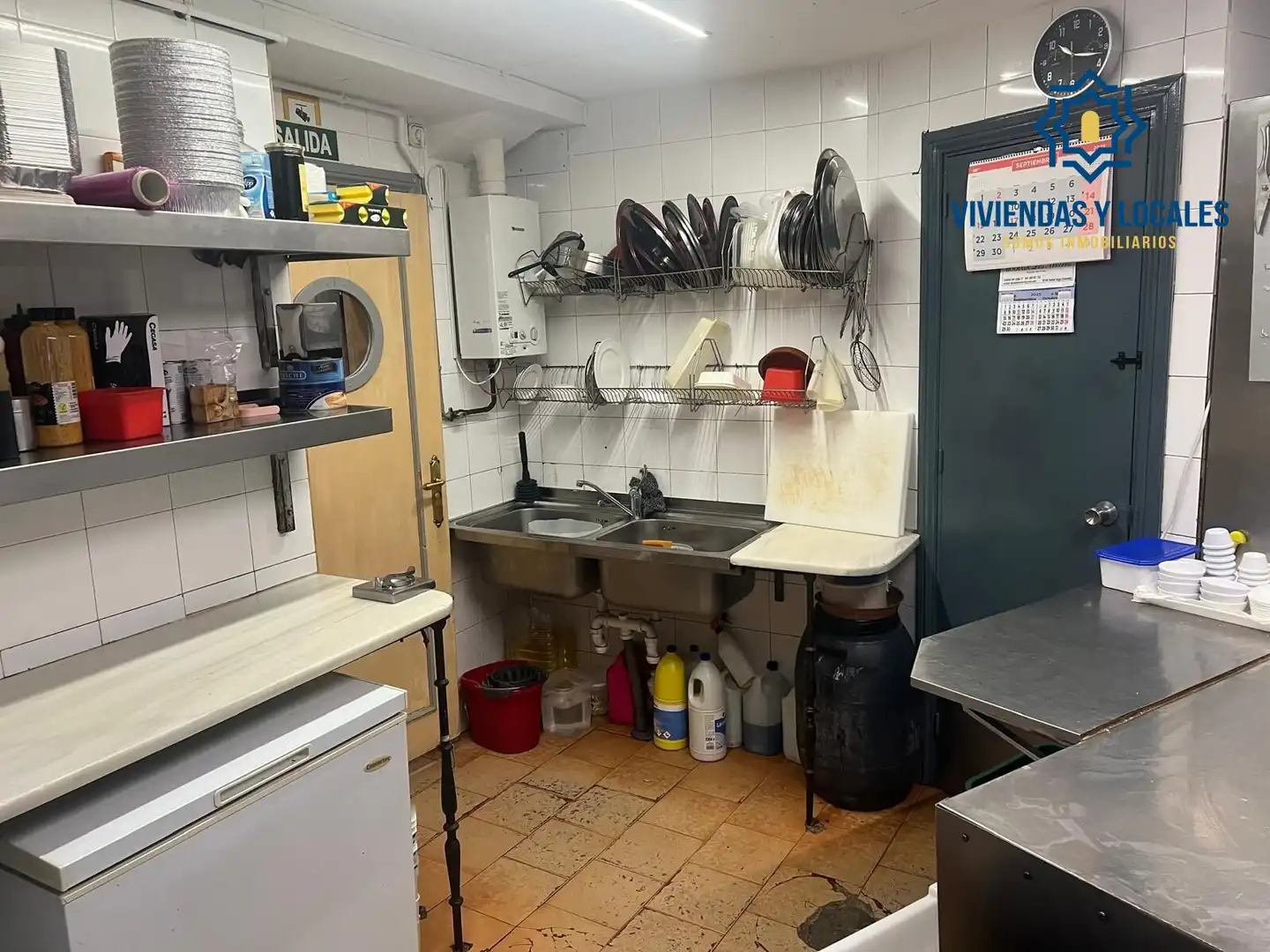 Cuina de Local de lloguer en Granada amb Aire condicionat