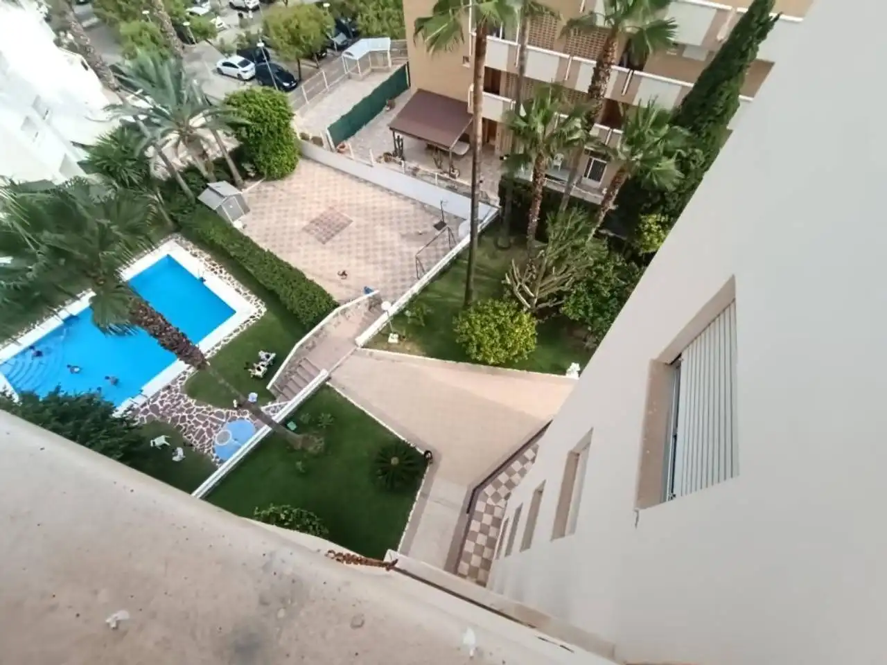 Piscina de Apartament de lloguer en El Campello amb Aire condicionat, Terrassa i Moblat