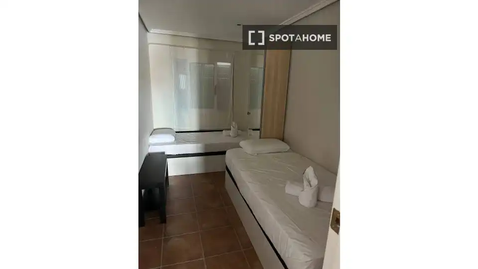 Habitación de Piso de alquiler en Sagunto / Sagunt con Aire acondicionado, Calefacción y Amueblado