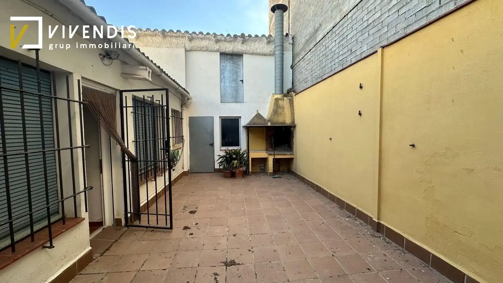 Vista exterior de Casa o xalet en venda en Rosselló amb Calefacció i Terrassa