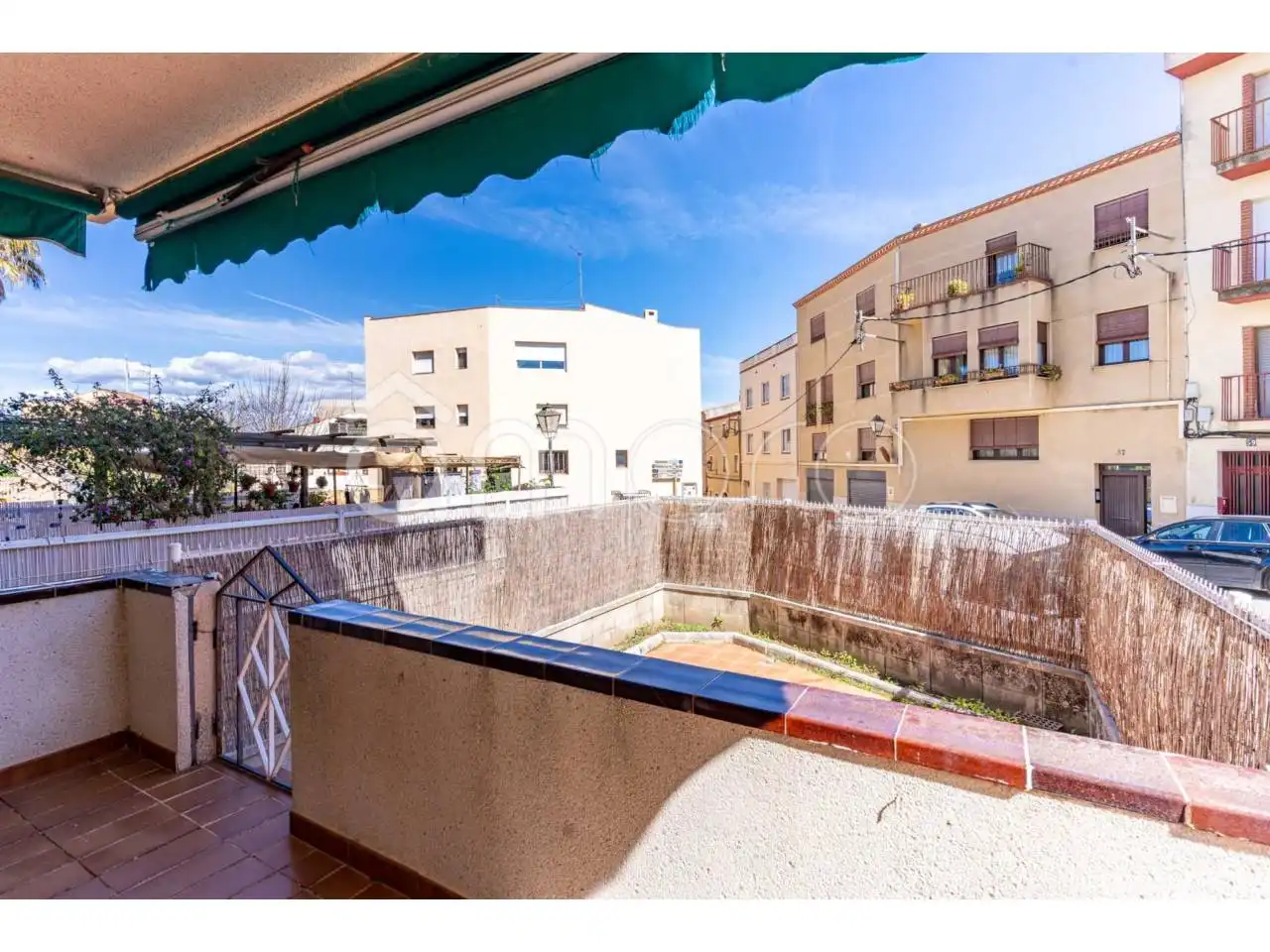Außenansicht von Wohnung zum Verkauf in El Catllar  mit Klimaanlage, Terrasse und Abstellraum