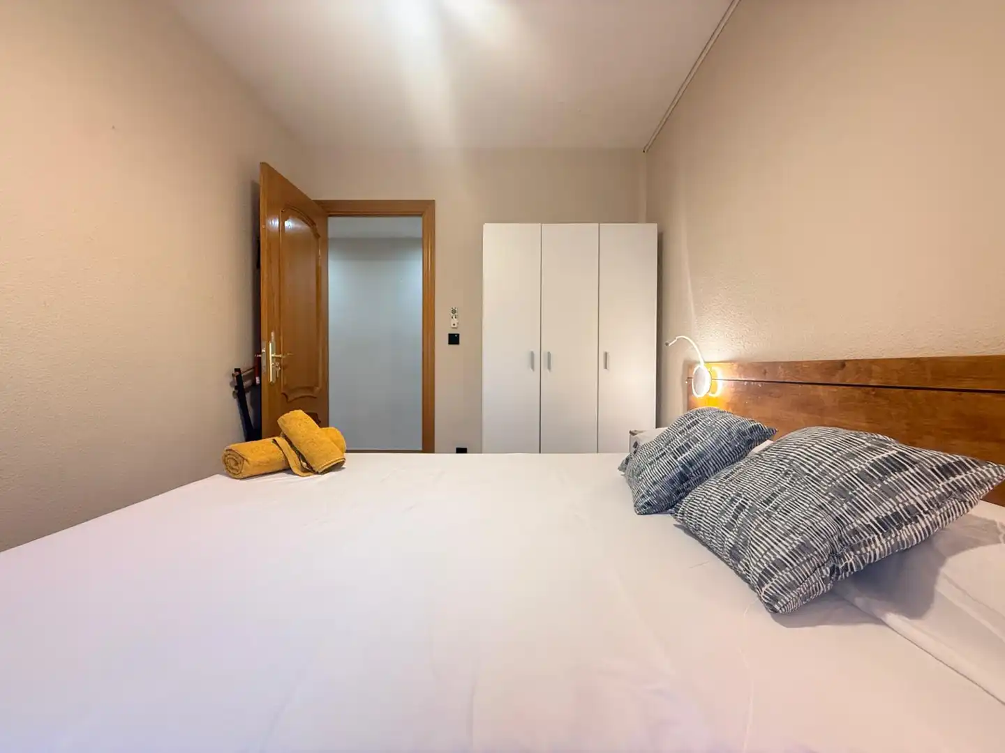 Bedroom of Flat for share in Madrid  with Air Conditioner, Heating and Furnished