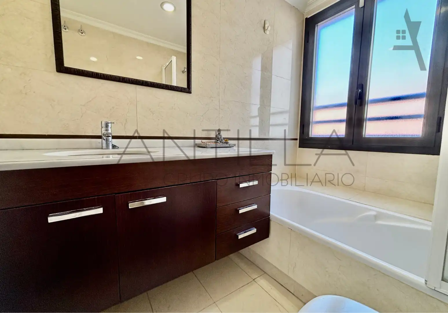 Bathroom of Flat for sale in Madrid  with Air Conditioner, Heating and Furnished