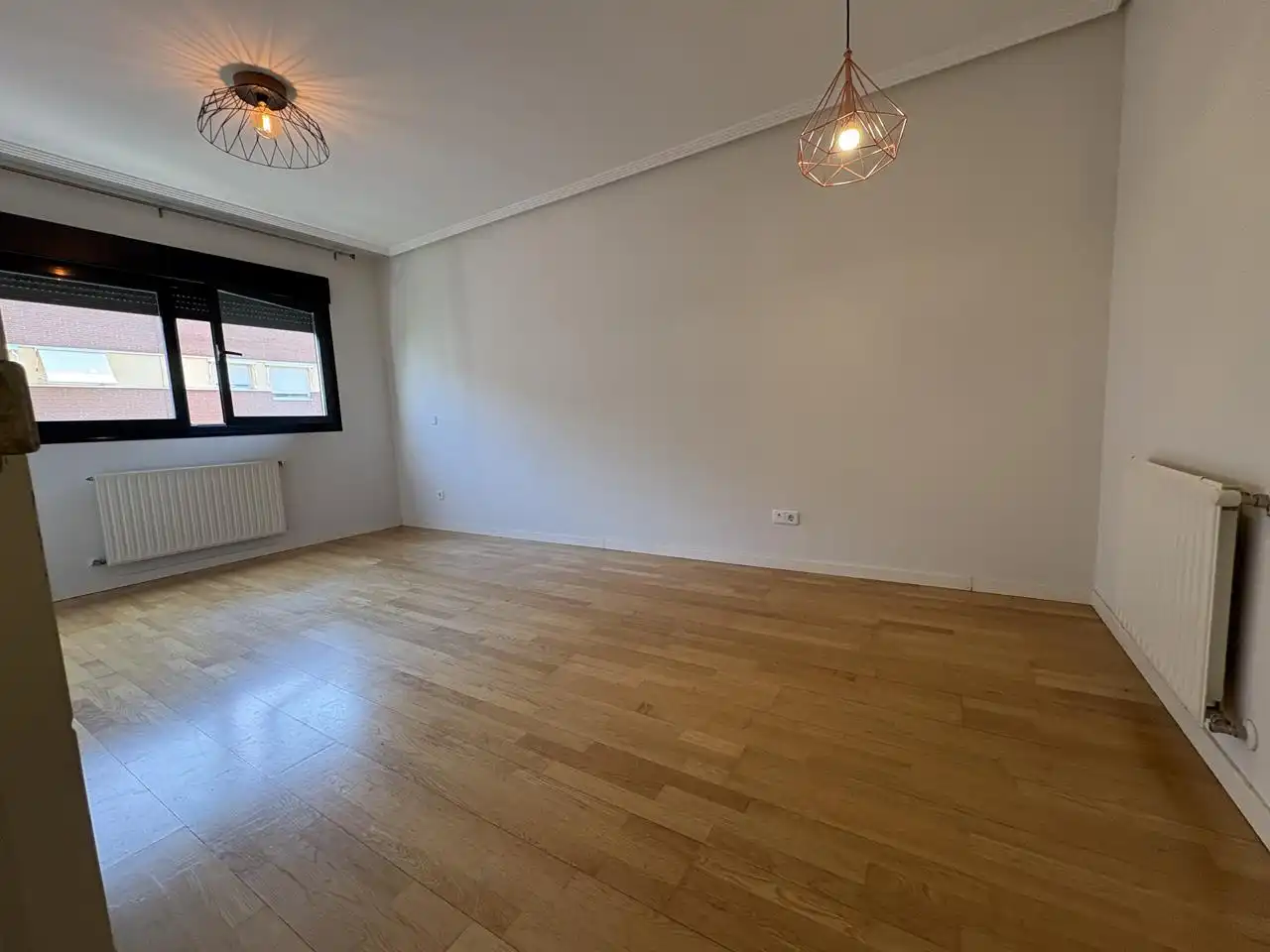 Schlafzimmer von Wohnung zur Miete in Madrid mit Klimaanlage, Heizung und Parkett