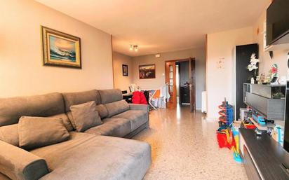 Living room of Flat for sale in Castellar del Vallès  with Heating, Balcony and Internet