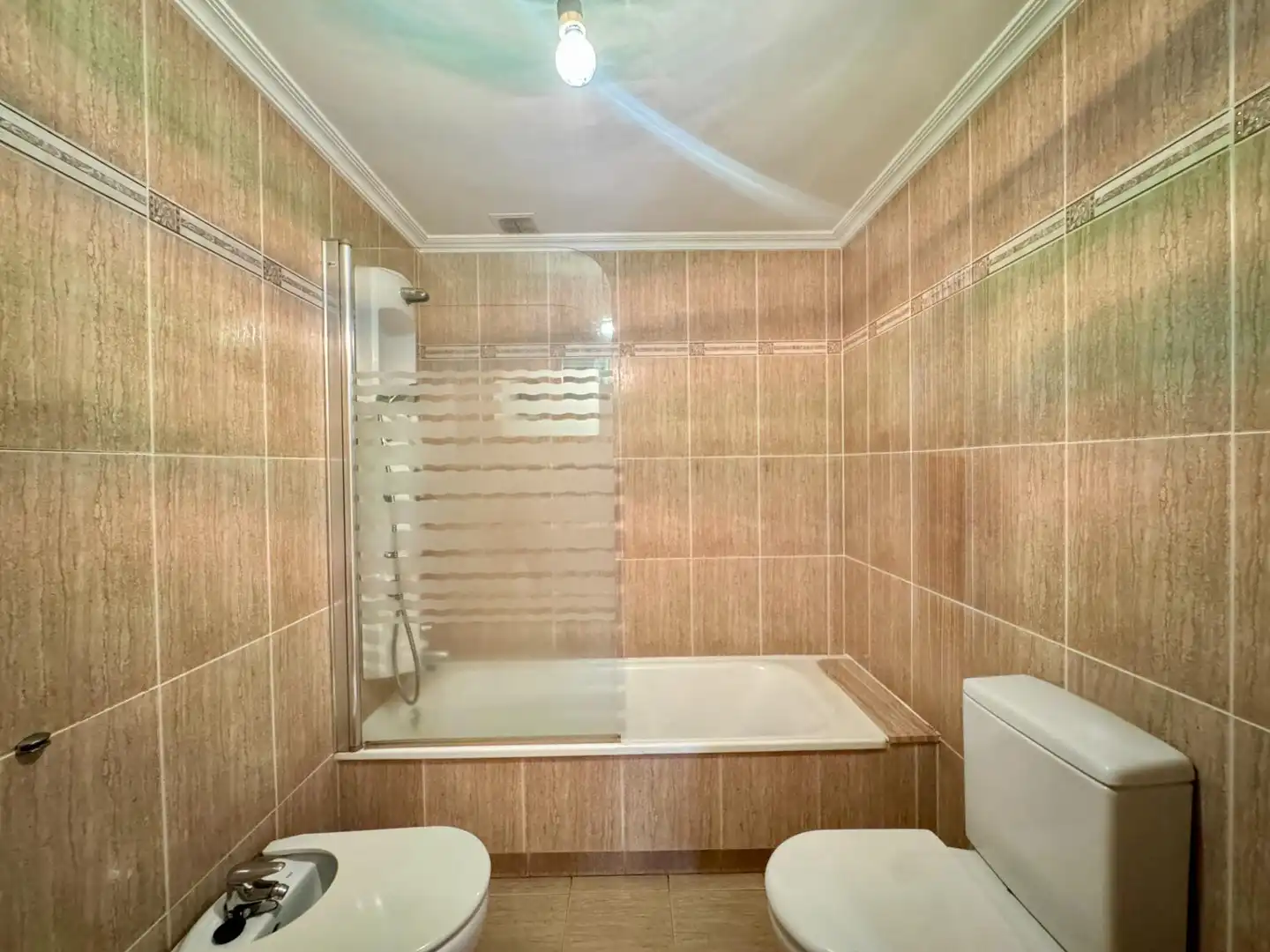 Badezimmer von Wohnung zum Verkauf in O Grove   mit Heizung, Terrasse und Abstellraum