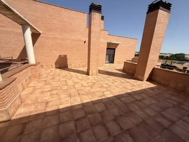 Terraza de Ático de alquiler en Yebes con Aire acondicionado, Calefacción y Amueblado