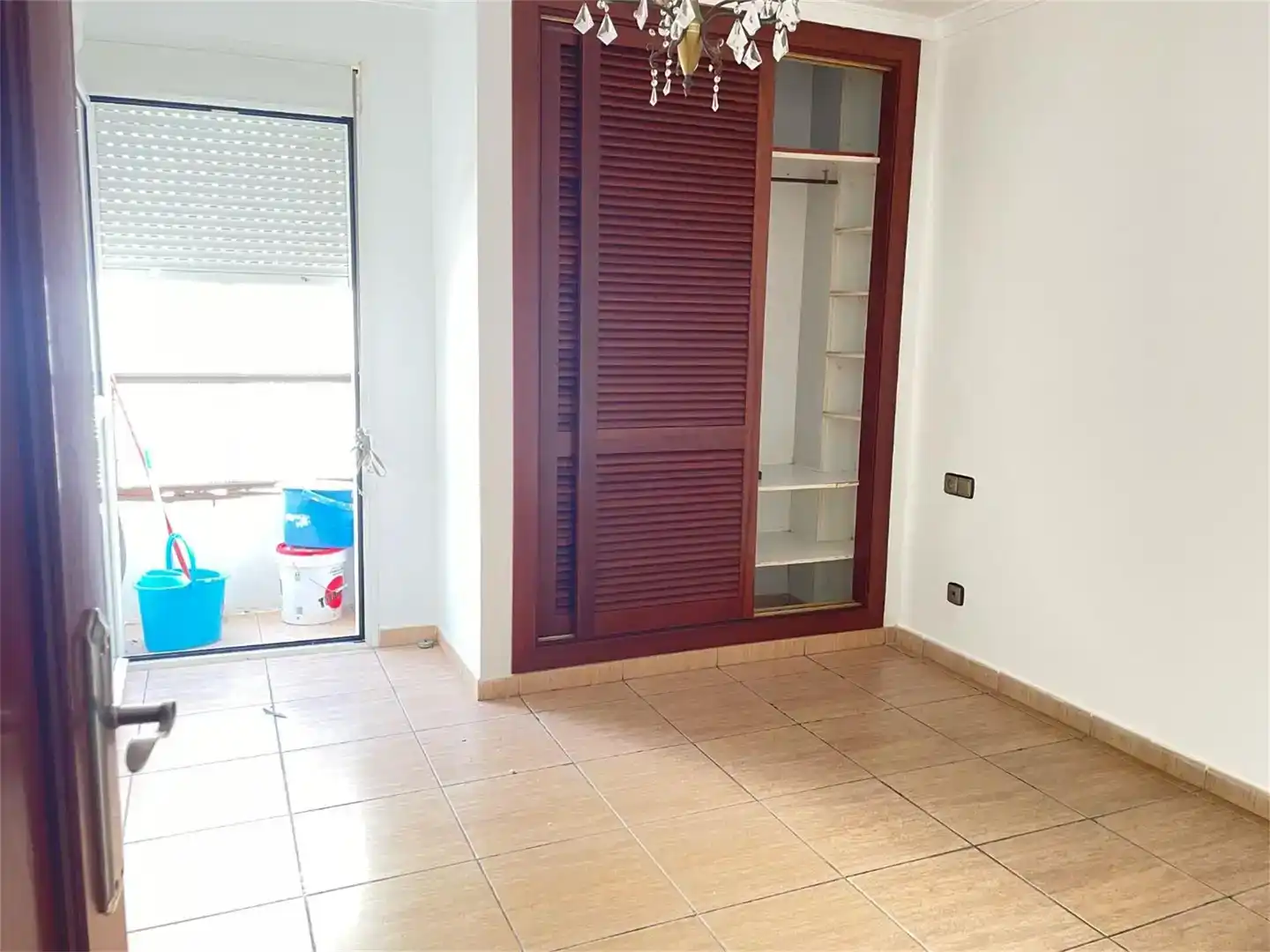 Wohnung zum Verkauf in Ceuta mit Klimaanlage, Privatgarten und Schwimmbad