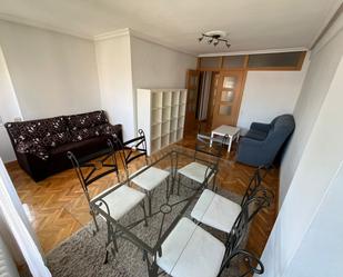 Sala d'estar de Pis en venda en Oviedo  amb Calefacció i Traster