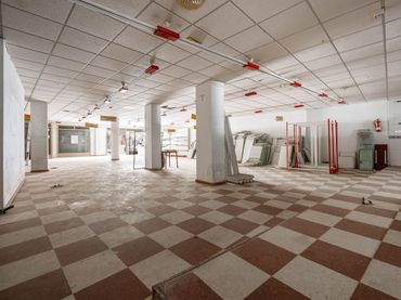 Local comercial en venta en Avenida SIERRA NEVADA