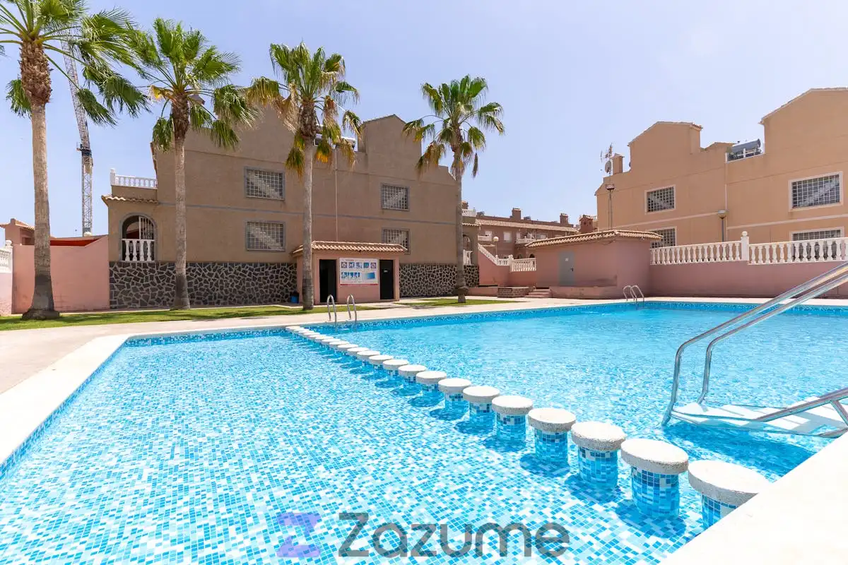 Piscina de Casa adosada de lloguer en Santa Pola amb Aire condicionat, Calefacció i Jardí privat
