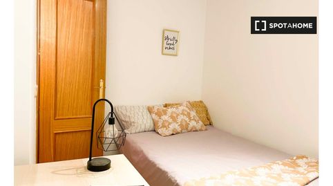 Foto 4 de Habitació a Valdeacederas, Madrid Capital
