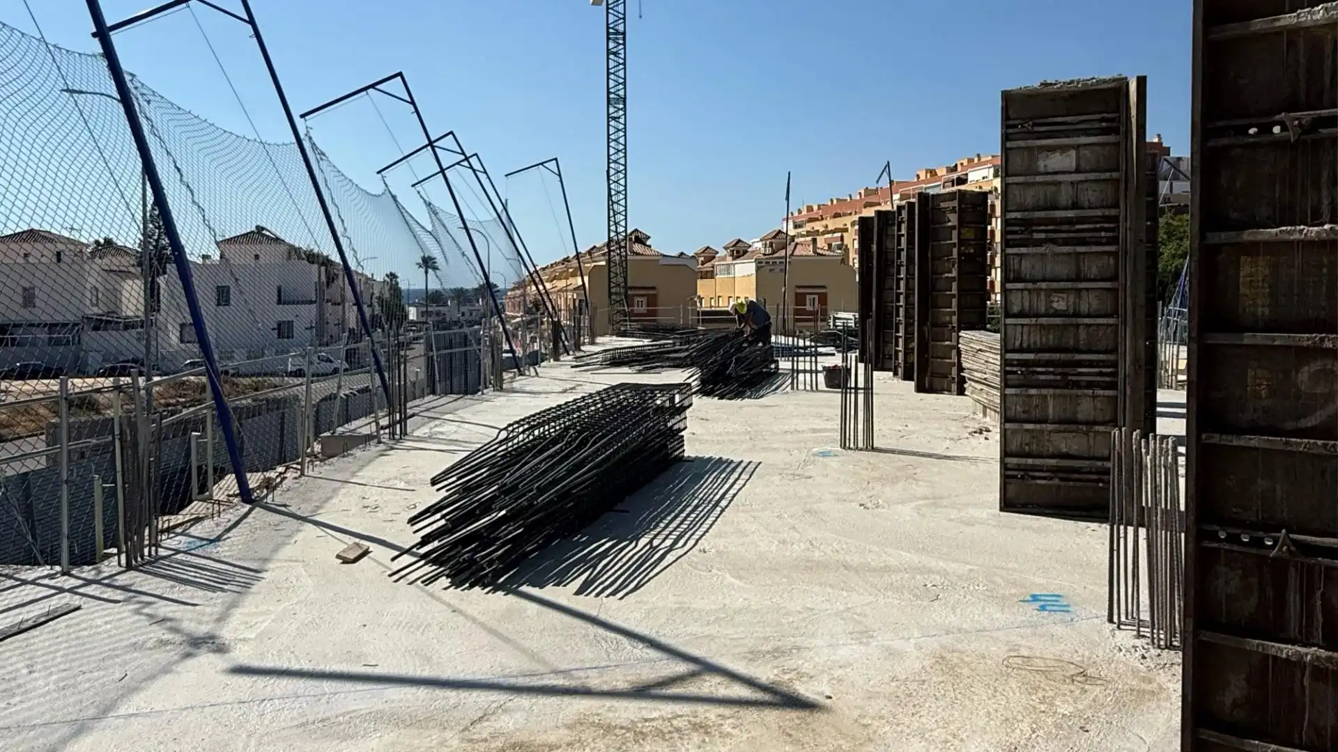 Vista exterior de Pis en venda en Roquetas de Mar amb Aire condicionat, Terrassa i Piscina comunitària