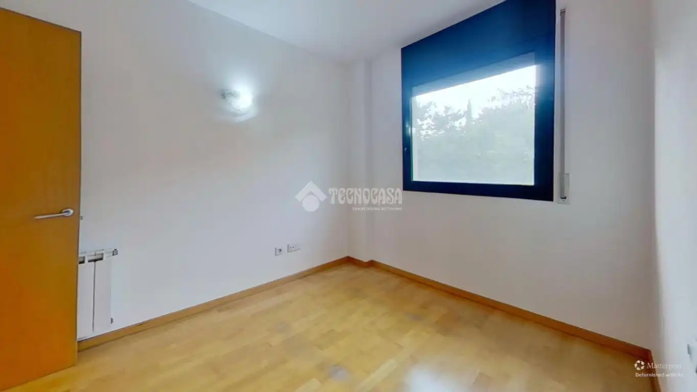 Habitación de Piso en venta en Sabadell con Aire acondicionado, Calefacción y Balcón