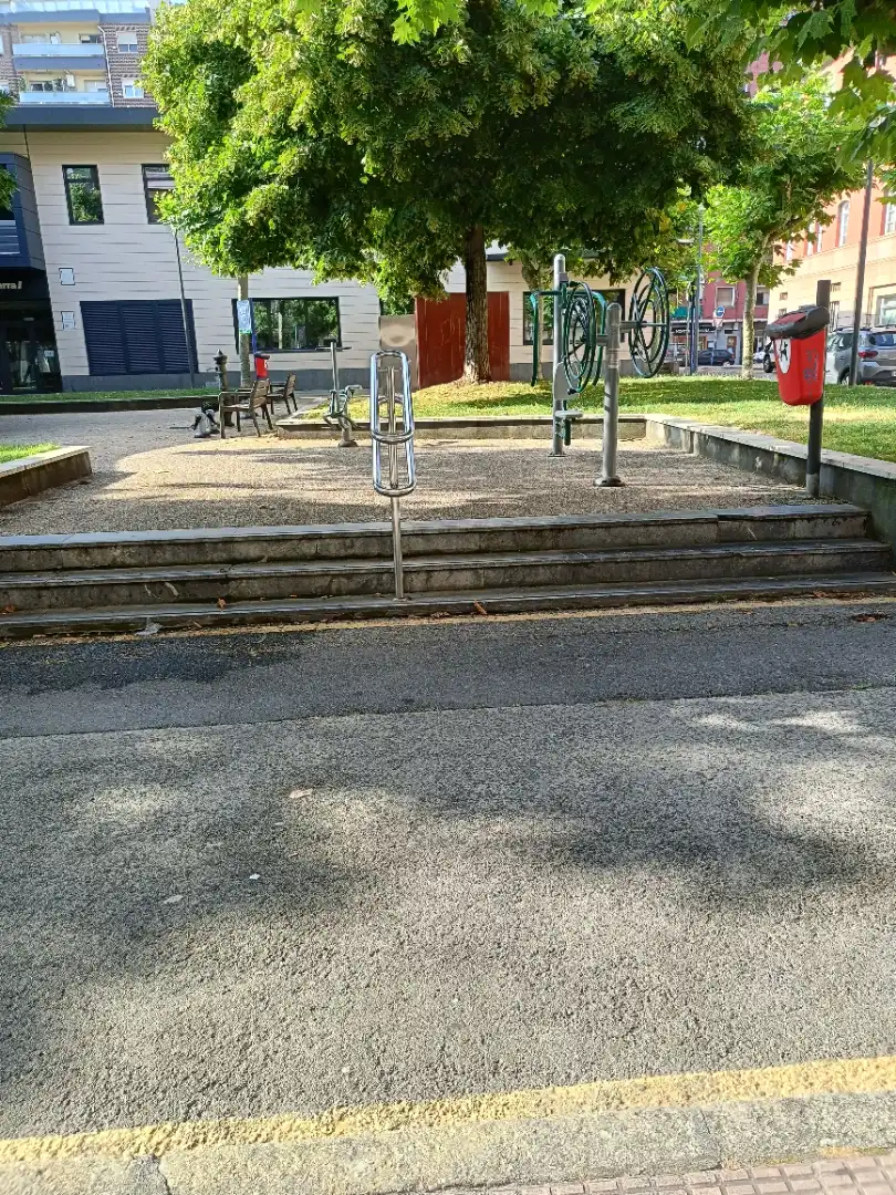 Aparcament de Local en venda en Erandio amb Aire condicionat, Terrassa i Moblat