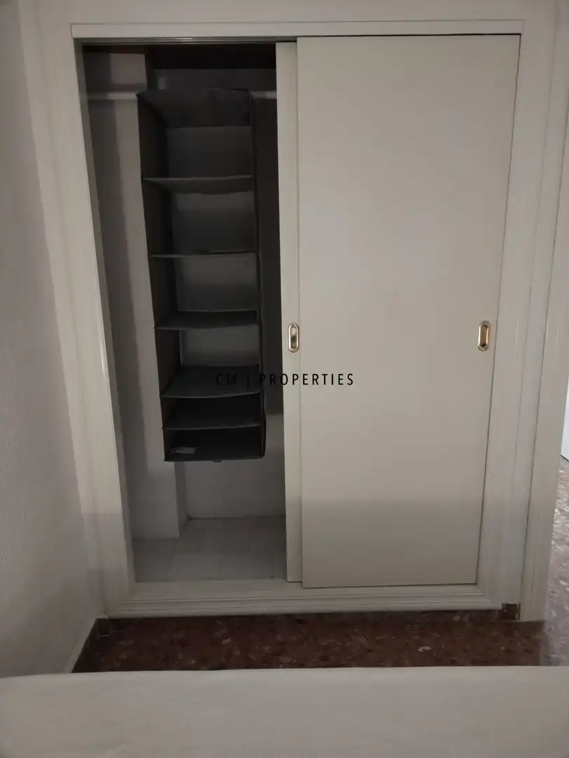 Schlafzimmer von Wohnung zur untervermieten in Valencia mit Klimaanlage, Heizung und Möbliert