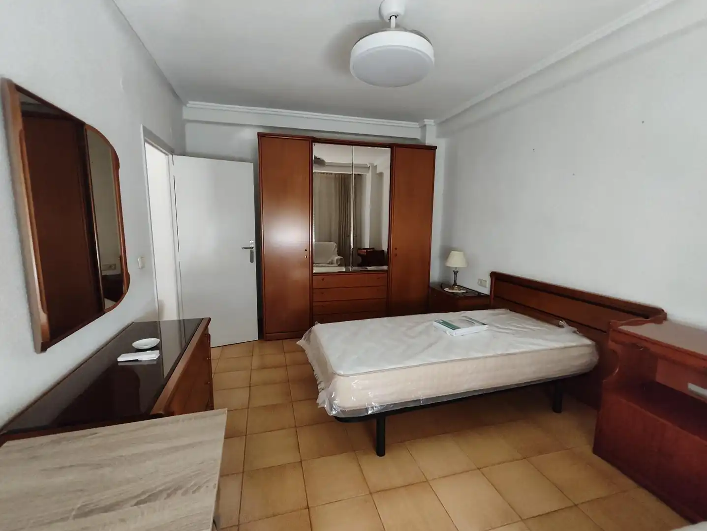 Schlafzimmer von Wohnung zur Miete in Valencia mit Klimaanlage, Heizung und Möbliert