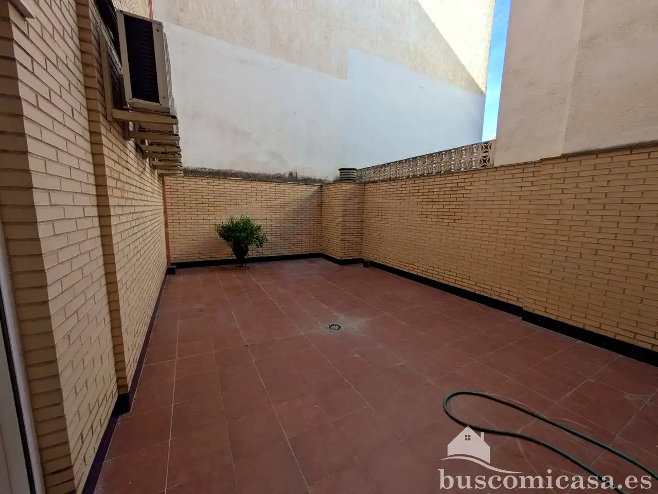 Terraza de Local de alquiler en Linares con Aire acondicionado