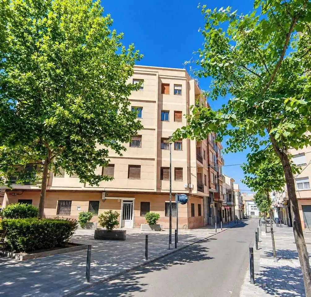 Vista exterior de Pis en venda en Oliva amb Aire condicionat i Balcó