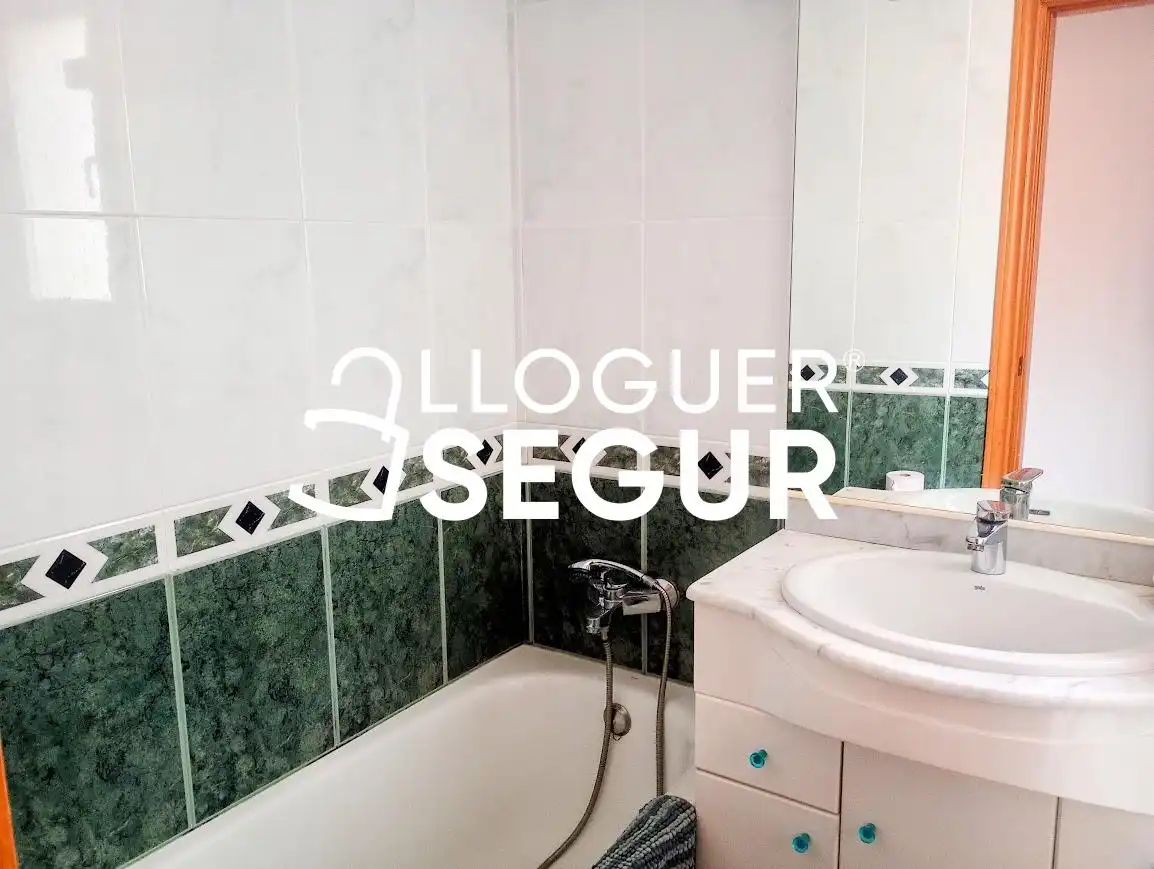 Flat for rent in Carlas Martí y Vilá, Centre