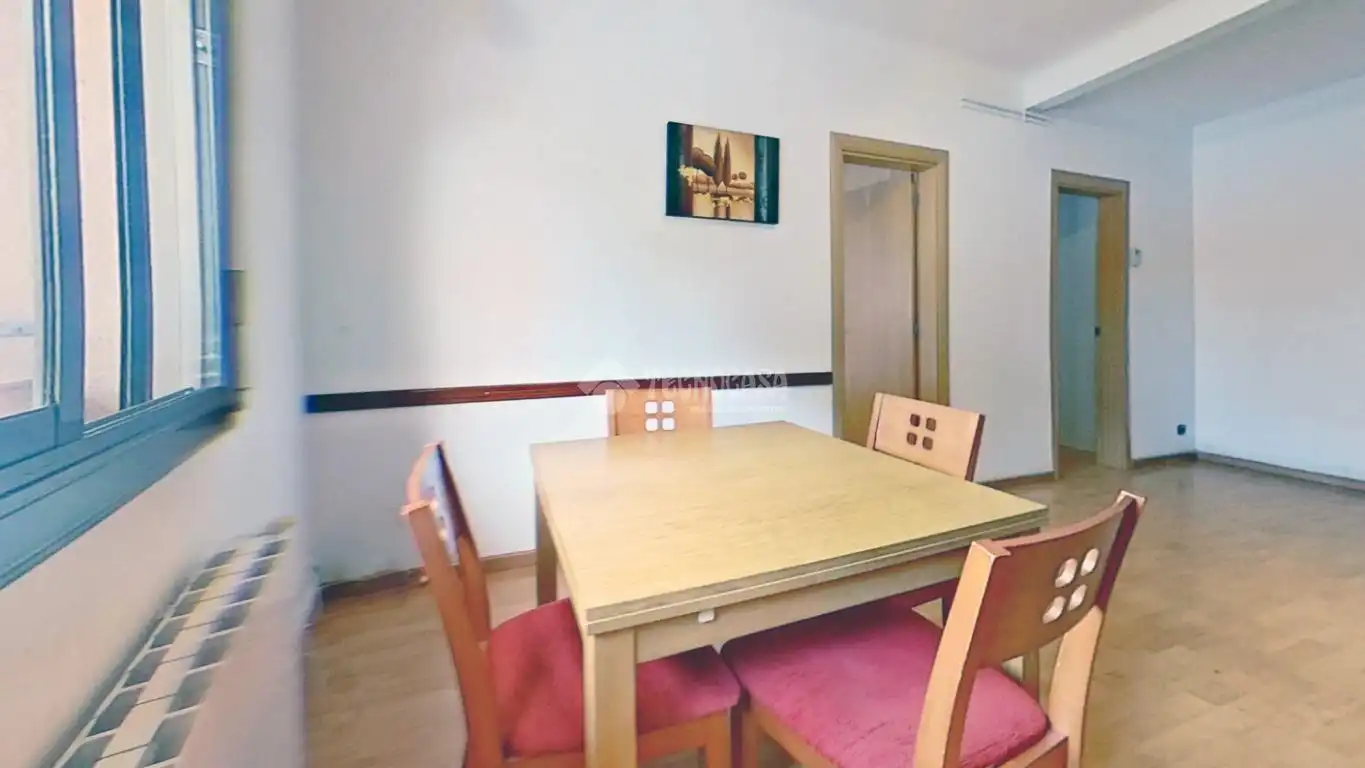 Comedor de Piso en venta en Barcelona con Calefacción y Parquet