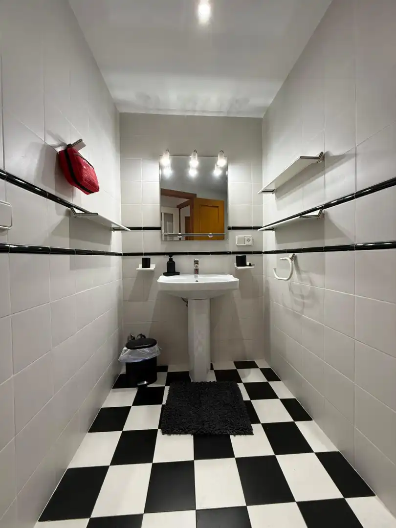 Baño de Piso en venta en Valencia con Aire acondicionado, Terraza y Amueblado