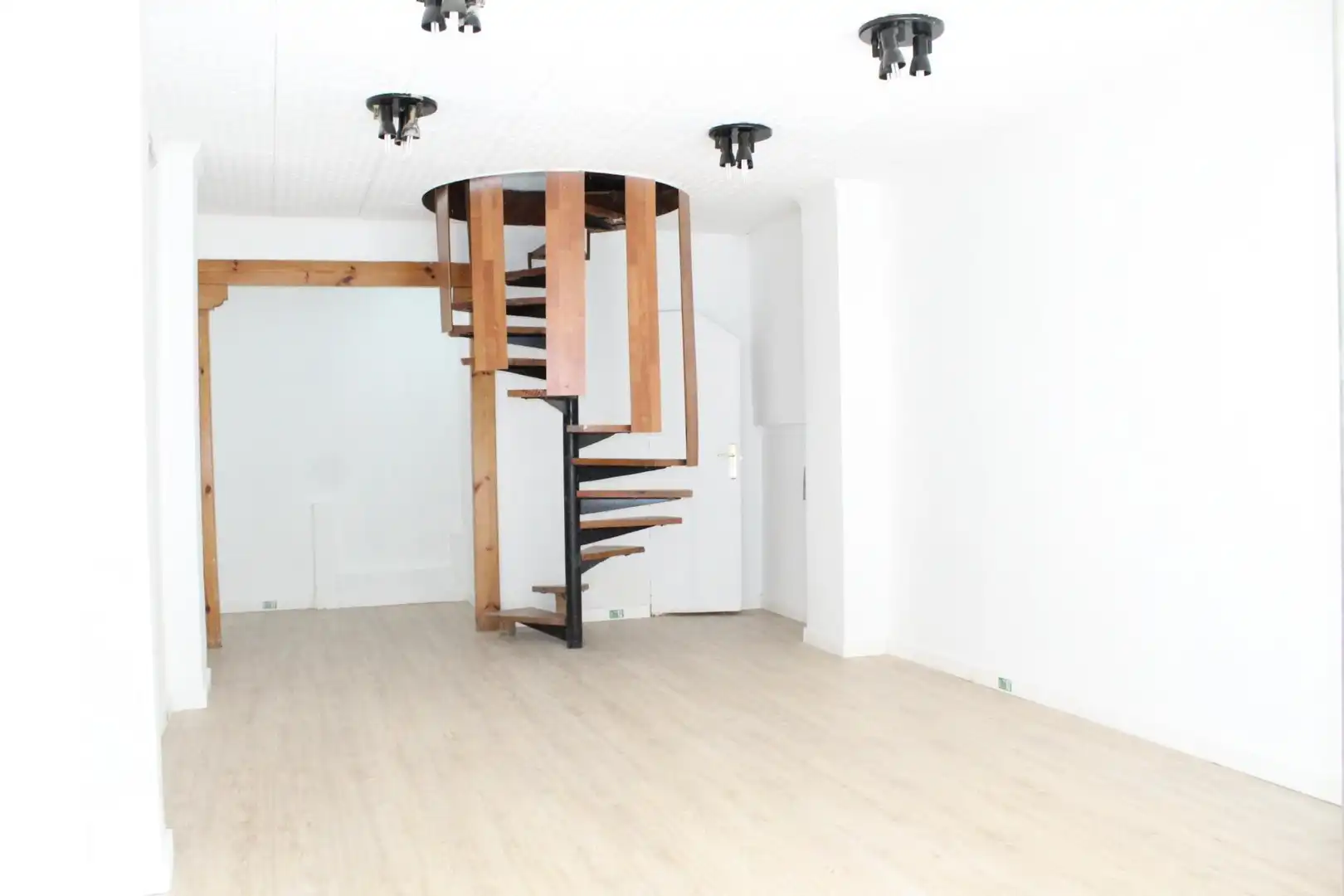 Business premises to rent in Centro - Mendibil - Santiago, imagen 3