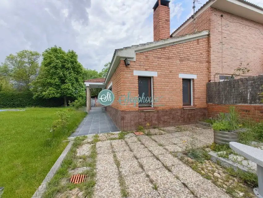 Exterior view of Houses for sale in Segovia  with Heating