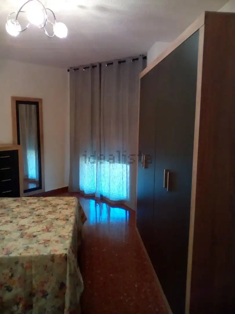 Bedroom of Flat for rent in Granada  with Furnished, Washing machine and Balcony