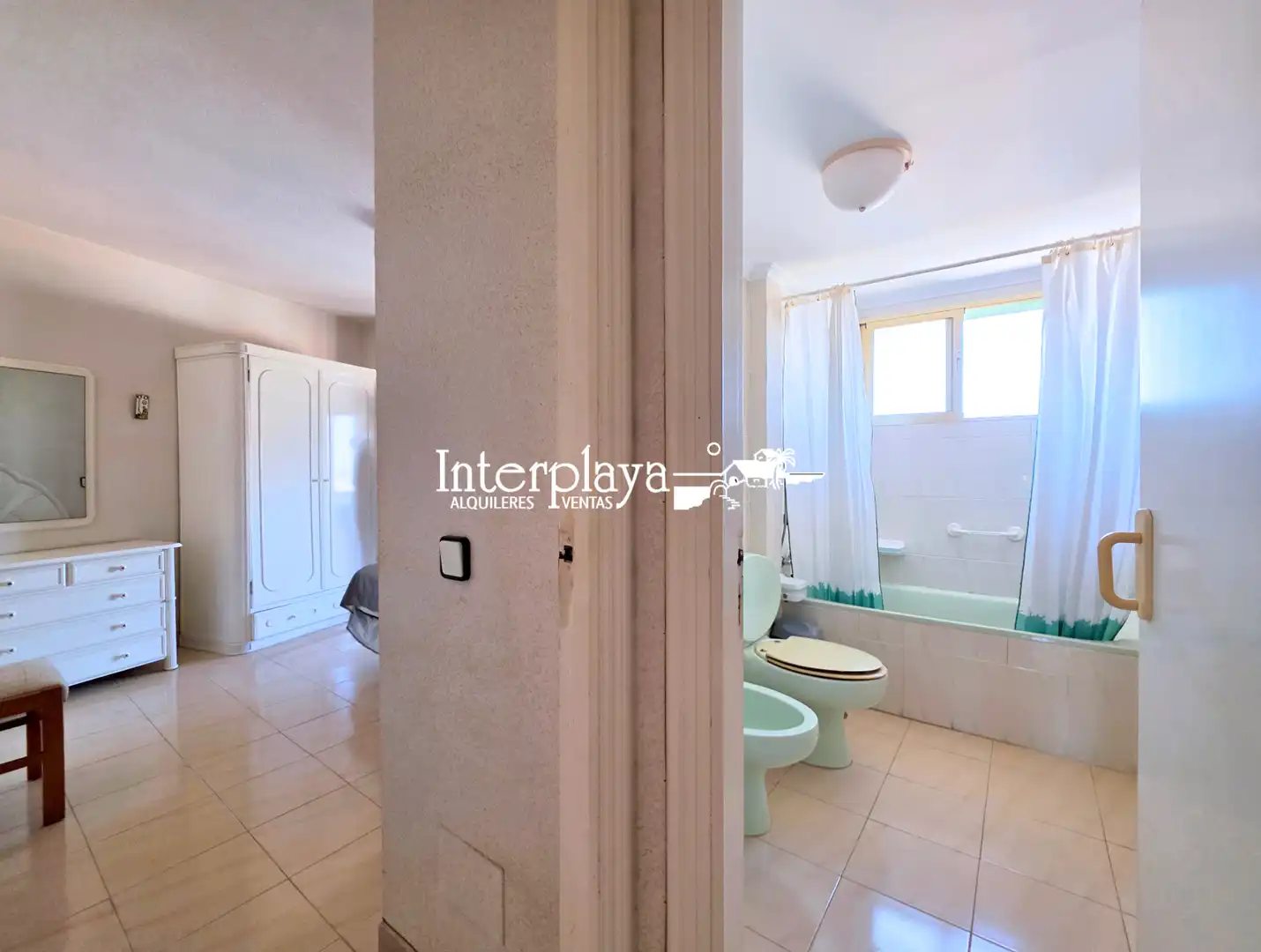 Baño de Apartamento en venta en La Manga del Mar Menor con Aire acondicionado, Terraza y Amueblado