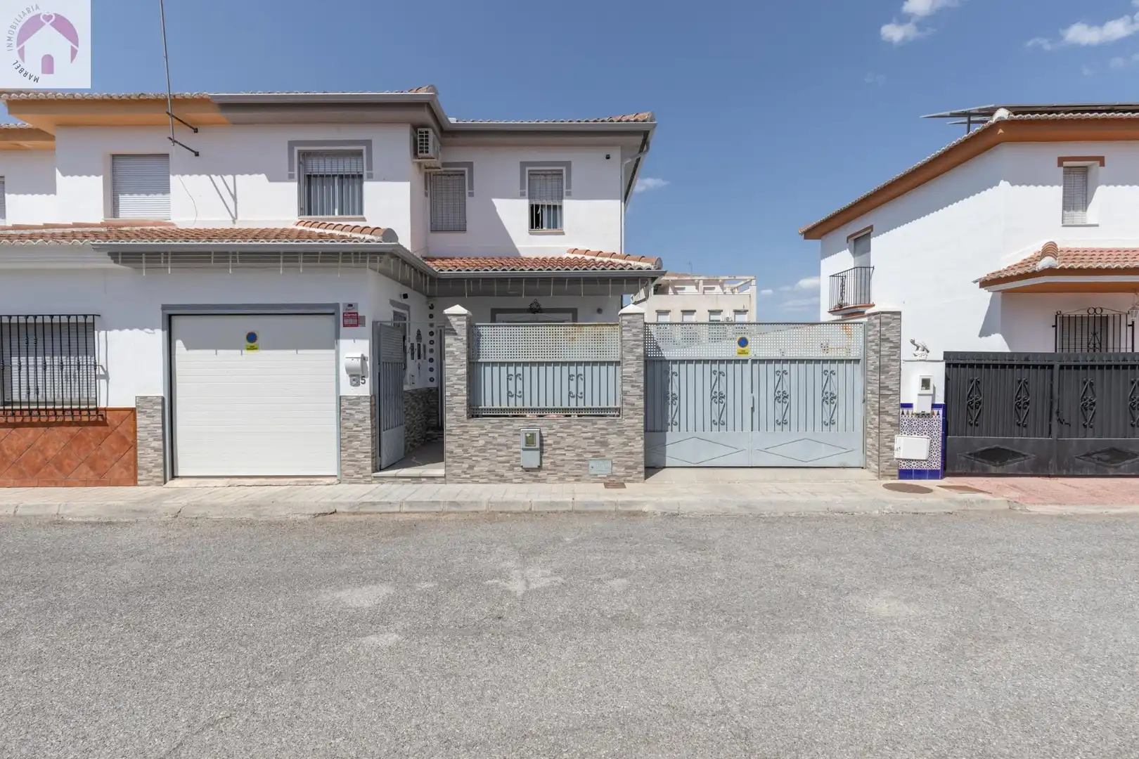 Vista exterior de Casa o xalet en venda en Láchar amb Aire condicionat, Calefacció i Piscina