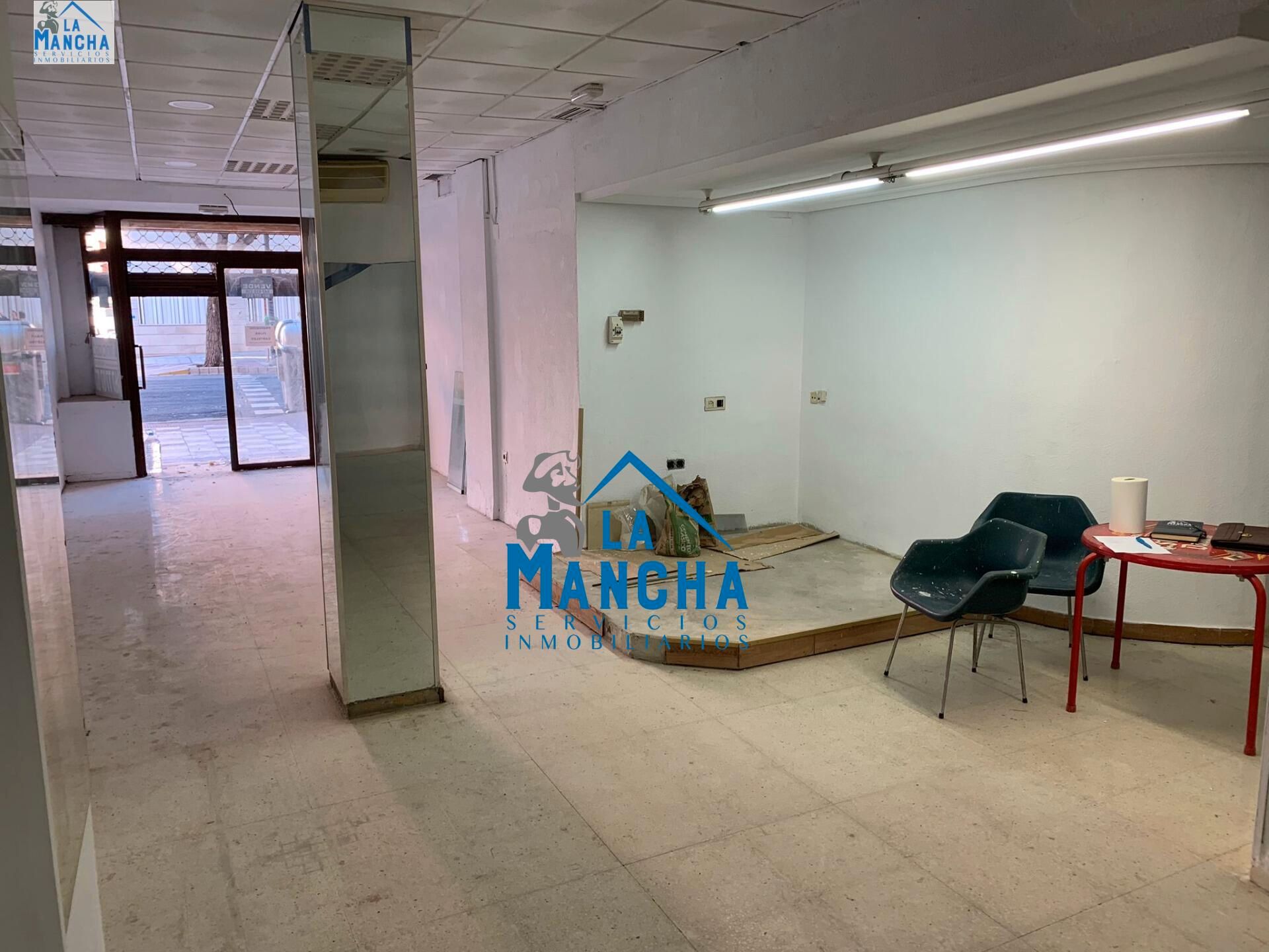 Premises for sale in Avenida ARQUITECTO JULIO CARRILER, Feria
