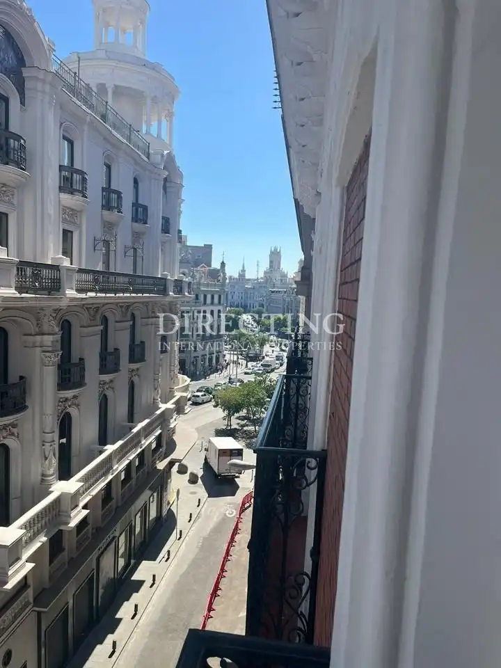 Außenansicht von Maisonette zum Verkauf in Madrid mit Klimaanlage, Heizung und Möbliert