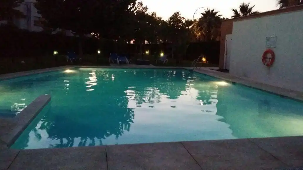 Piscina de Casa adosada de alquiler en Alcalá de Guadaira con Aire acondicionado, Calefacción y Jardín privado