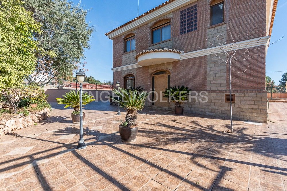 Vista exterior de Casa o xalet en venda en Náquera amb Aire condicionat, Calefacció i Jardí privat
