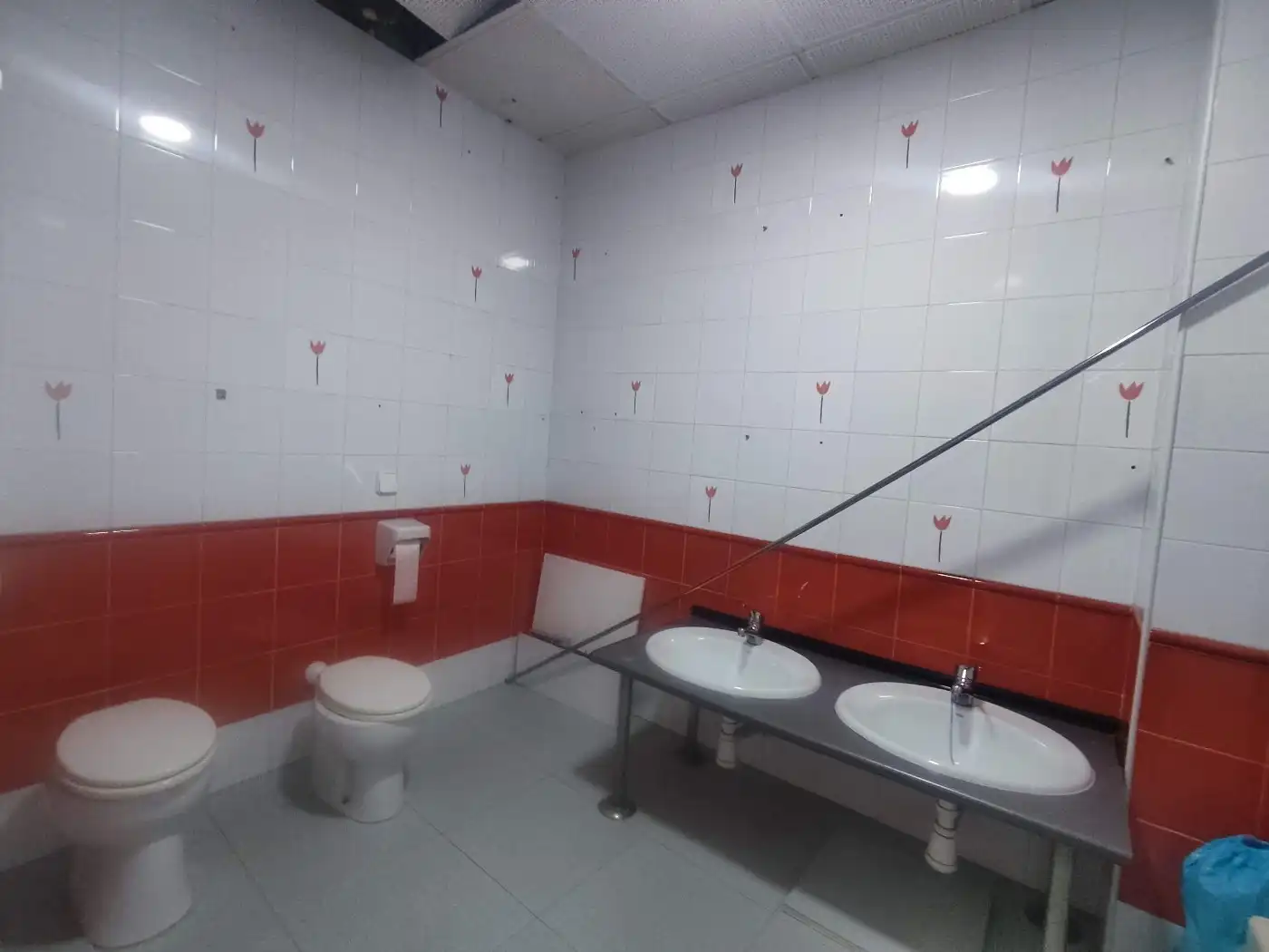 Baño de Local de alquiler en Reus con Aire acondicionado, Terraza y Amueblado