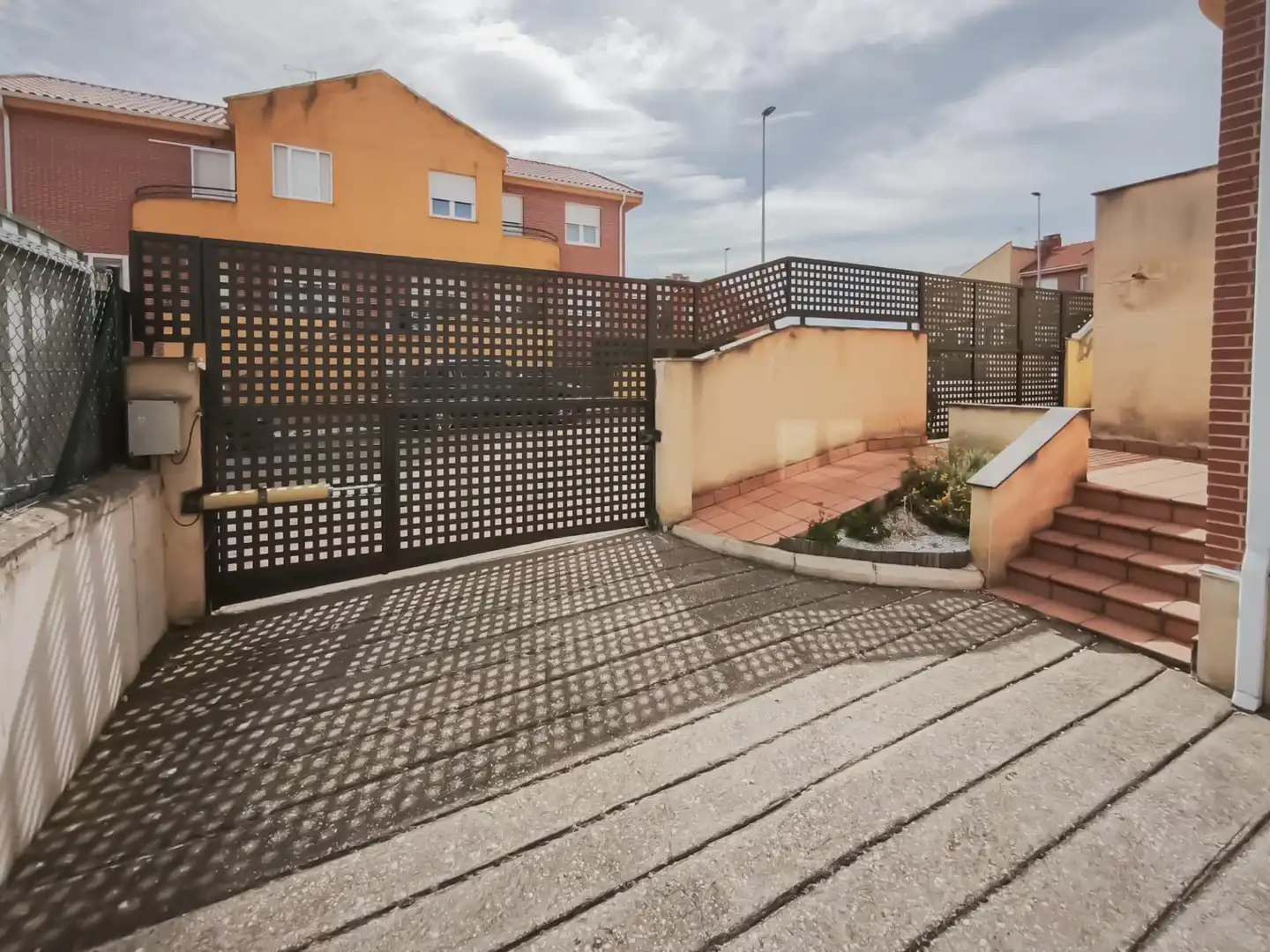 Terrassa de Casa adosada en venda en Villaquilambre amb Terrassa i Balcó