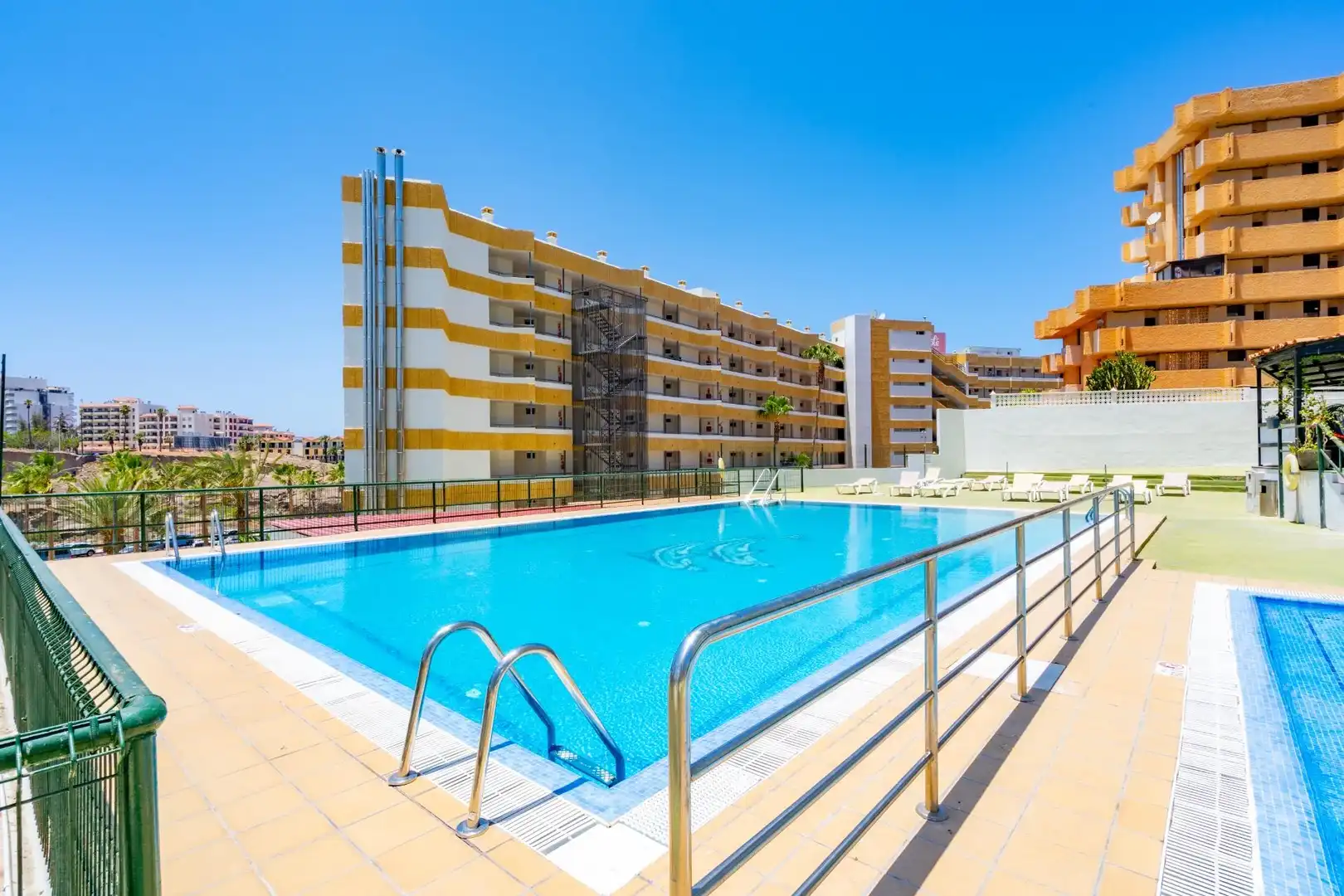 Piscina de Pis en venda en Adeje amb Piscina comunitària