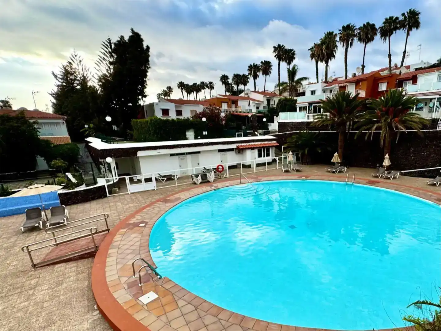 Piscina de Pis en venda en San Bartolomé de Tirajana amb Aire condicionat, Jardí privat i Traster