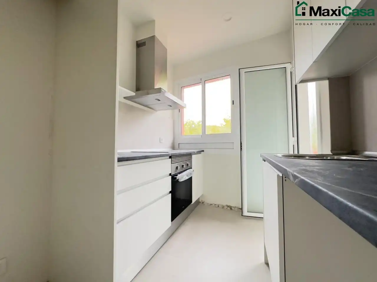 Cuina de Pis en venda en Barcelona amb Aire condicionat, Parquet i Terrassa